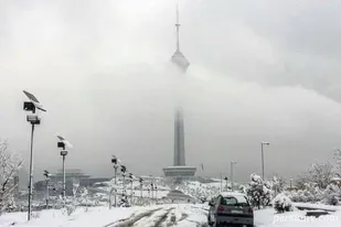 بارش برف و باران در تهران/ کاهش دما تا ۱۰ درجه