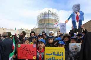 نسل های اول تا پنجم انقلاب در راهپیمایی22 بهمن گلپایگان