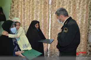 ديدار مسئولان انتظامي استان مركزي با خانواده شهيد "مرتضي براتی"+تصاویر