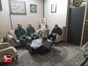 دیدار فرمانده سپاه استان البرز، با خانواده شهدای جنگ تحمیلی ۱۲ روزه در اشتهارد