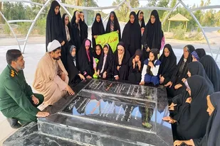 شهدا چراغ راه نسل جوان هستند