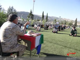 برگزاری نشست سیاسی با موضوع&nbsp; تقابل ایران و آمریکا در تیپ 48 فتح