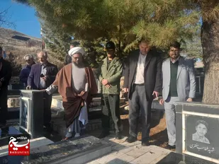 عطر افشانی و غباروبی مزار شهدای گمنام هشجین با حضور مسئولین شهر به مناسبت گرامیداشت هفته بسیج.
