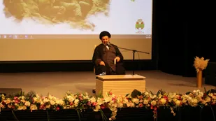 دفاع مقدس یک گنجینه ارزشمند و مقدس است