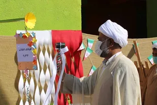آیین نواختن زنگ انقلاب در مدرسه راه انبیا چابهار اجرا شد.