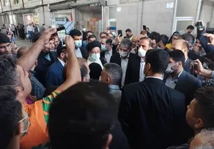 حضور رئیس&zwnj;جمهور در میدان بهمن تهران و گفتگو با مردم