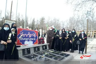 غبارروبی و عطر افشانی گلزار شهدای شهرستان نهاوند