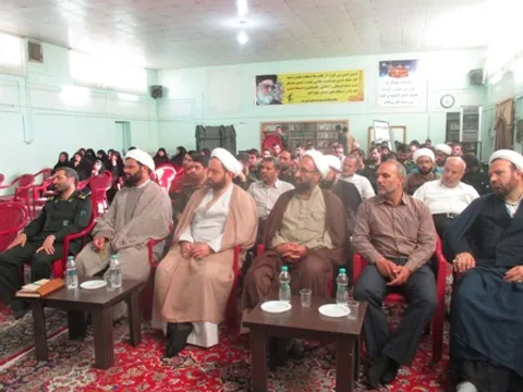 تعامل با دشمن حربی که هر روز ما را تهدید نظامی می کند مجاز نیست