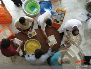 توزیع ۸۰۰ پرس غذای گرم در بین نیازمندان استان قم
