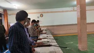 مسابقات تیراندازی بسیجیان ادارات در بروجن