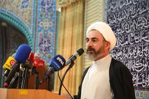 امام&zwnj;جمعه ایلام: فرهنگ کار باید در استان نهادینه شود/ اربعین ظرفیت بی&zwnj;بدیل توسعه