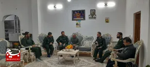 دیدار فرمانده سپاه قدس گیلان با خانواده شهید حسین&zwnj;پور شلمانی