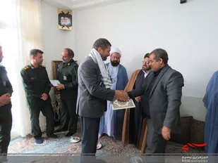 سرکشی از خانواده روحانی شهید حسن قیصری