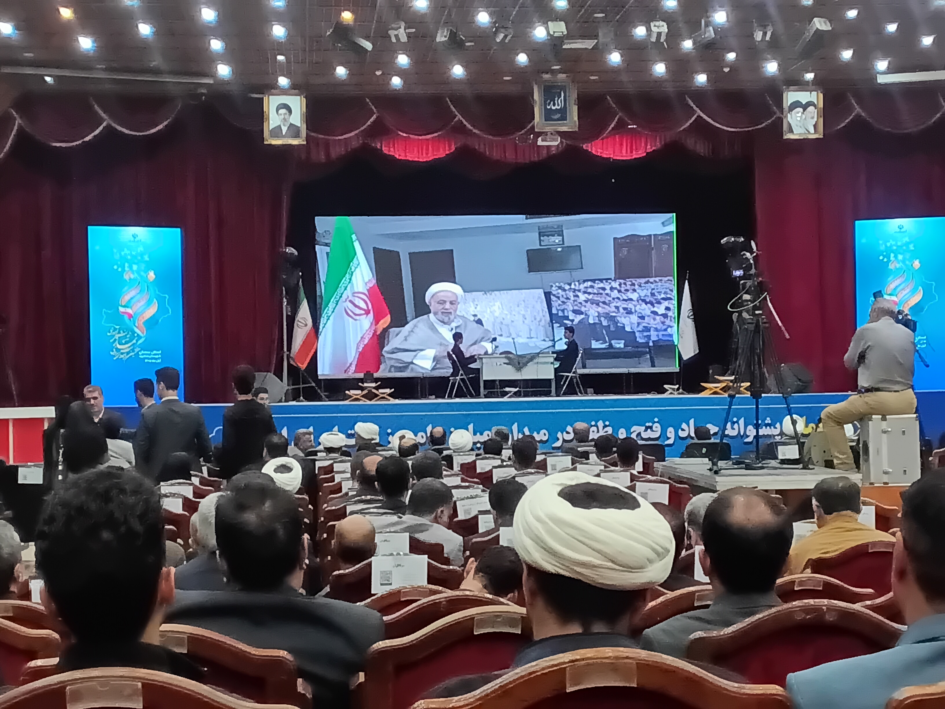 از ویتامین بدن تا غذای روح/حجت‌الاسلام قرائتی نماز را سرمایه زندگی خواند