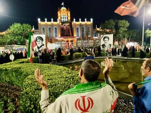 وقتی میدان ساعت تبریز، پیمان خدمت و شهادت را یکجا نجوا کرد