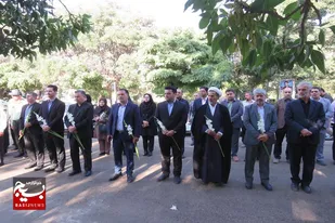 غبارروبی مزار شهدای شهرستان رزن به مناسبت هفته دفاع مقدس