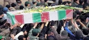 تشییع پیکر شهید "مشتاق" بر شانه های مردم روزه دار مازندران