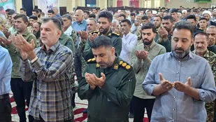 بسیجیان و پاسداران گتوند در نماز جمعه هفته دفاع مقدس حضور یافتند