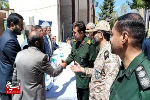 برگزاری میز خدمت ادارات همدان به مناسبت گرامیداشت سالروز تاسیس سپاه پاسداران