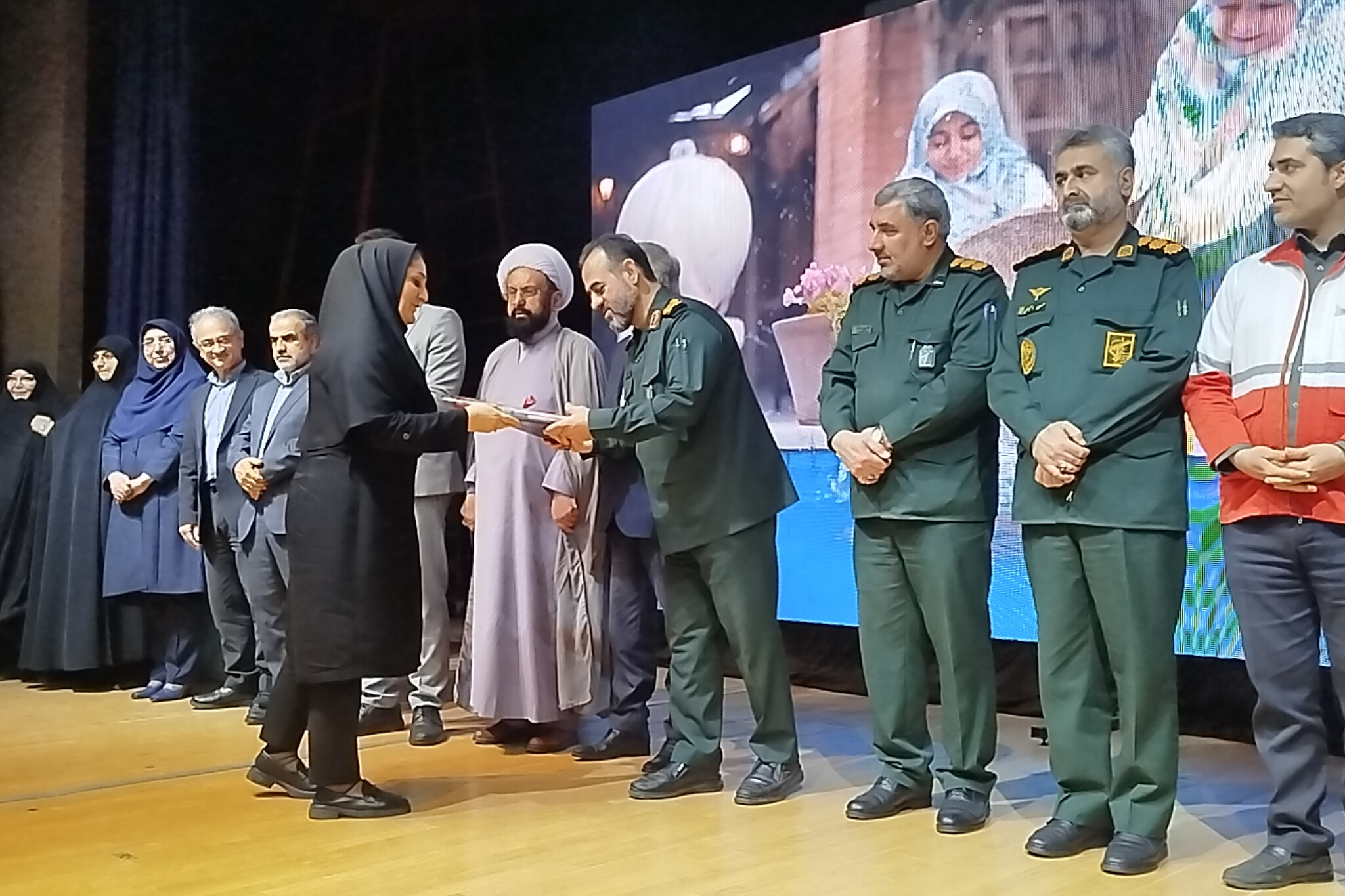 حضرت زینب(س) الگوی زن مسلمان در پرستاری و رهبر نهضت اسلام است