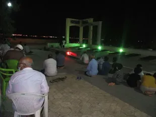 مراسم شبی با شهدا  در جوار مزار مطهر شهدا اردستان