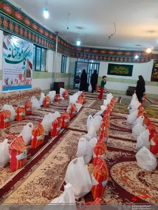 ادامه تقدیم بسته های غذایی در کوهرنگ