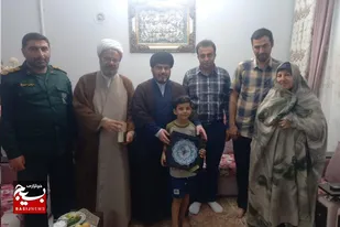 دیدار مسئولان دامغان با مادر شهید سعید علیزاده در این شهرستان