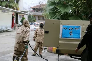 به خط شدن جهادگران سپاه ناحیه امام هادی(ع) مهرشهر برای مقابله با کرونا