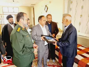 دیدار مسؤولان شهرستان میامی با خانواده شهید+تصاویر