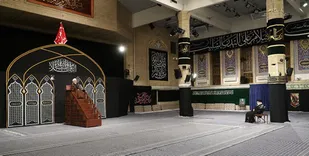 دومین شب مراسم عزاداری اباعبدالله الحسین (ع) با حضور رهبر انقلاب برگزار شد