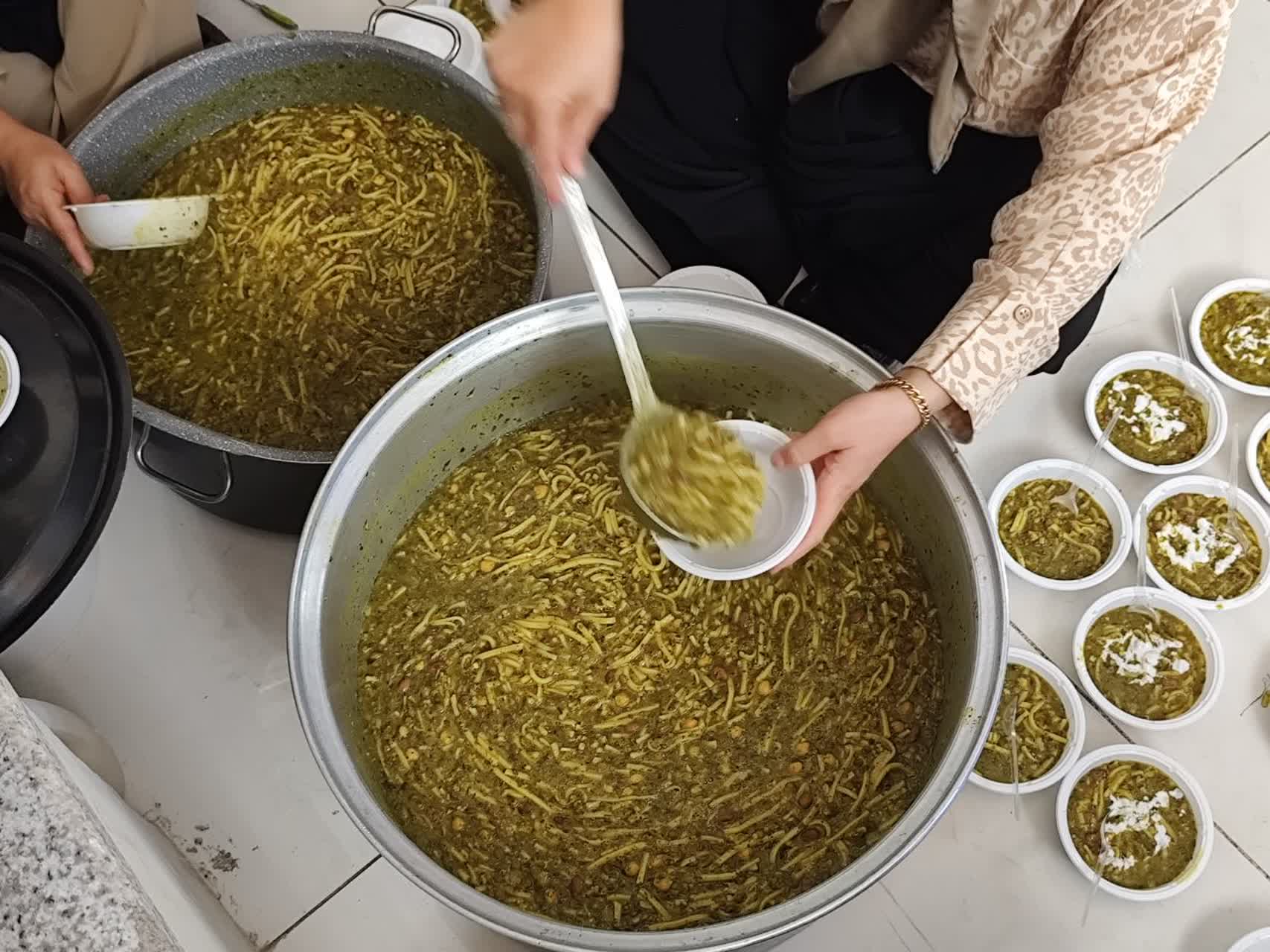 جشن روز پرستار با عطر کیک خانگی و آش نذری