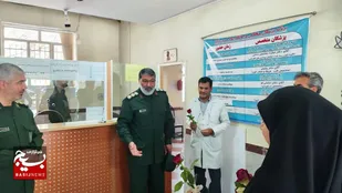 تجلیل فرمانده بسیج سبزوار از پرستاران درمانگاه امام حسین(ع)