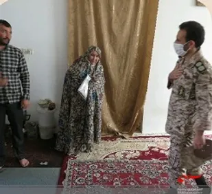 جانشین محور عملیاتی شهید کاوه صالح آباد با خانواده دو شهید دیدار و گفتگو کرد