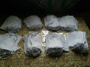 دوخت ماسک و اهدا عسل برای نیازمندان