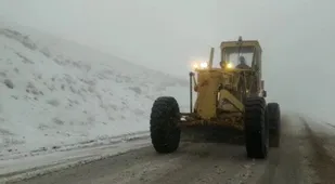 چند گردنه استان قزوین برفی است