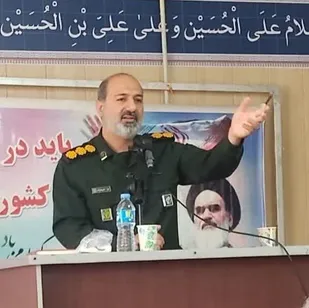 امروز جهاد تبیین کمتر از مجاهدت نیست/دشمن با تحلیل اشتباه می خواهد مردم را نا امید کند