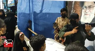کلاس آموزشی اسلحه شناسی با حضور پربار خواهران و برادران انقلابی با هدف نحوه باز و بسته کردن سلاح، نشانه گیری و  تیراندازی در زمان بحران (جنگ)