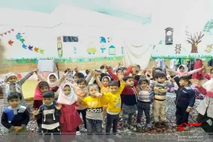 اجرای نقاشی پرچم ایران به همت مهدهای قرآنی حوزه کوثر سپاه شهرستان خاش