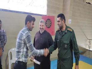مسابقات ورزشی دارت بین کارکنان بسیجی چابهار برگزار شد