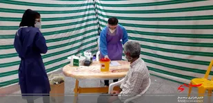 انجام تست رایگان کرونا ویروس با همکاری مرکز بهداشت در حسینیه ارشاد به روایت تصویر