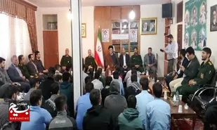 دیدار دانش آموزان نخبه بسیجی با امام جمعه میانه