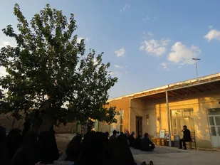 مراسم روضه خوانی در منزل شهیدی که بی سر شد و به مولایش اقتدا کرد