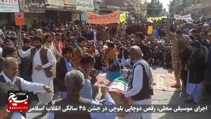 اجرای موسیقی و رقص سنتی در جشن پیروزی انقلاب در خاش