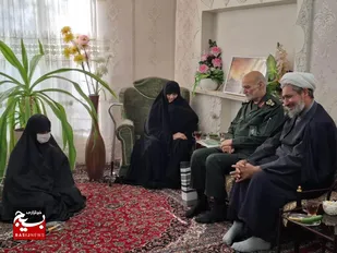 دیدار فرمانده سپاه امام رضا(ع) با  خانواده شهیدان انگیزه+عکس