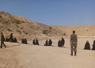 به همت سپاه ناحیه ملکشاهی؛ میدان تیر خواهران بسیجی برگزار شد