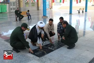 غبارروبی وعطرافشانی مزارشهدا درشوشتر