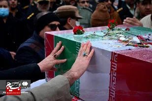 تشییع و تدفین پیکر پاک و مطهر گمنامی ١۶ ساله در قوچان