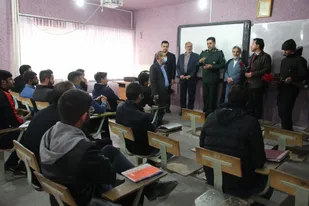 توزیع ۳ بسته معیشتی و تعدادی پوشاک بین نیازمندان روستای سید آباد