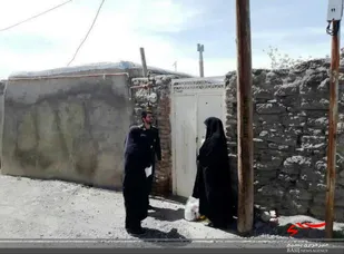 توزیع بسته های معیشتی در بین نیازمندان میانه
