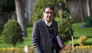 وزیر بهداشت به جای دخالت در حوزه کاری دیگران به فکر مشکلات بهداشت ودرمان باشد
